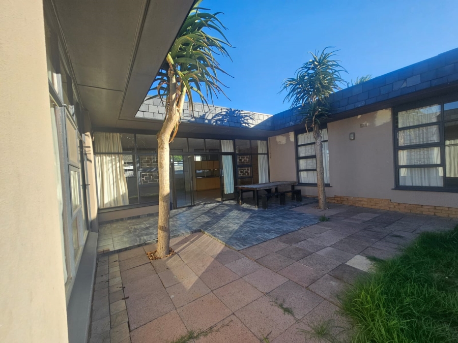 4 Bedroom Property for Sale in Vierlanden Western Cape